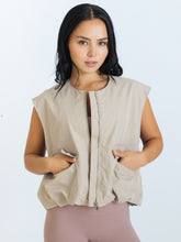 Load image into Gallery viewer, Off Duty Vest - Sand