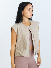 Load image into Gallery viewer, Off Duty Vest - Sand
