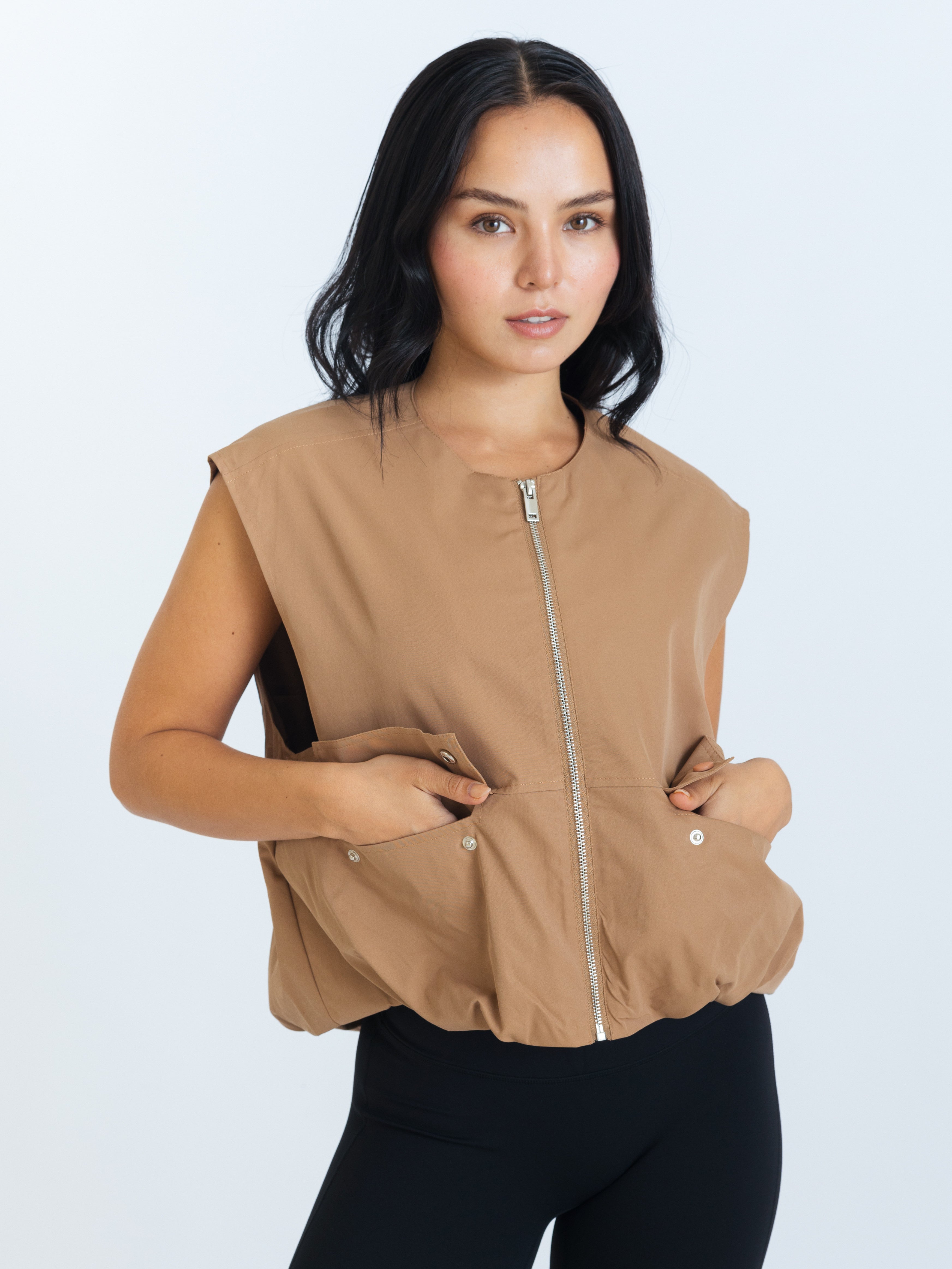 Off Duty Vest - Almond