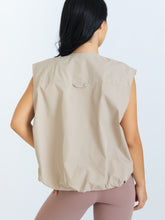 Load image into Gallery viewer, Off Duty Vest - Sand
